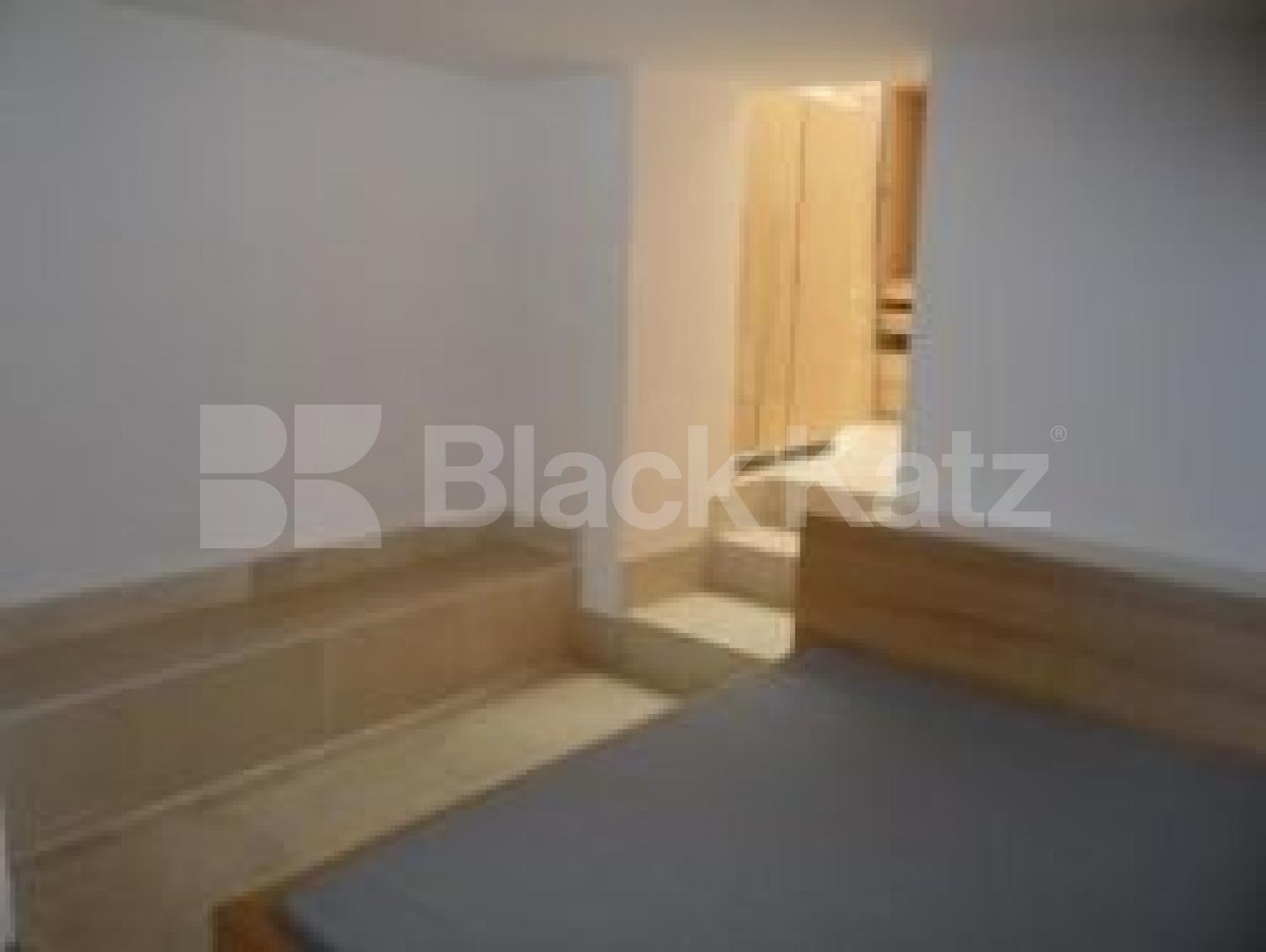 			1 Bedroom, 1 bath, 1 reception Flat			 Priory Avenue, CROUCH END N8